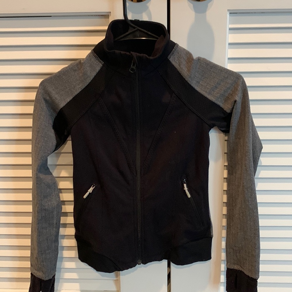 Fleece in black size 8
